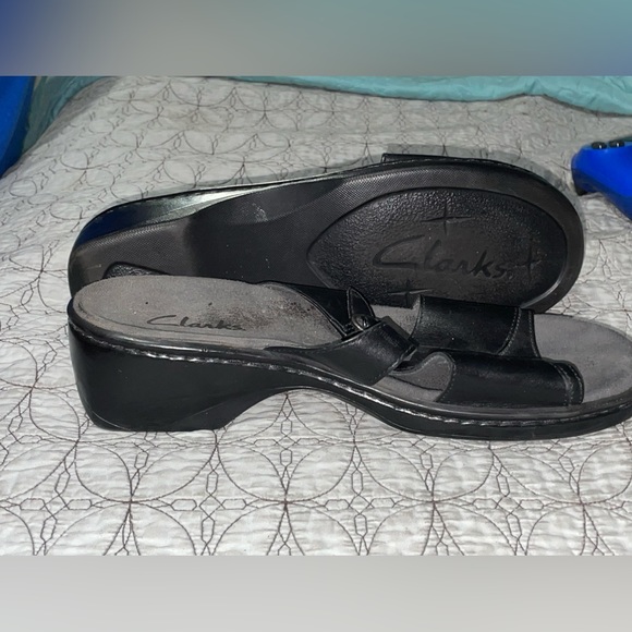 Clark’s black sandals size 9M. Worn. - Picture 3 of 4